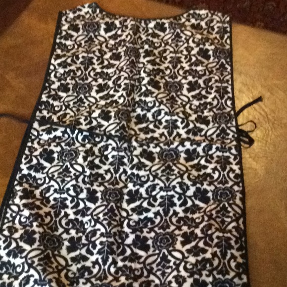Vintage 50’s Black & White Fluer de Lis Apron - Picture 4 of 4